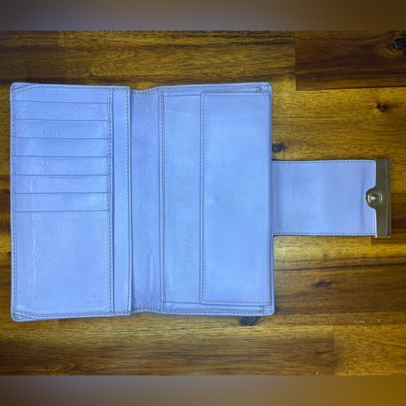 Gucci Snakeskin and Lavender with Logo GG Canvas Clutch - Picture 3 of 8